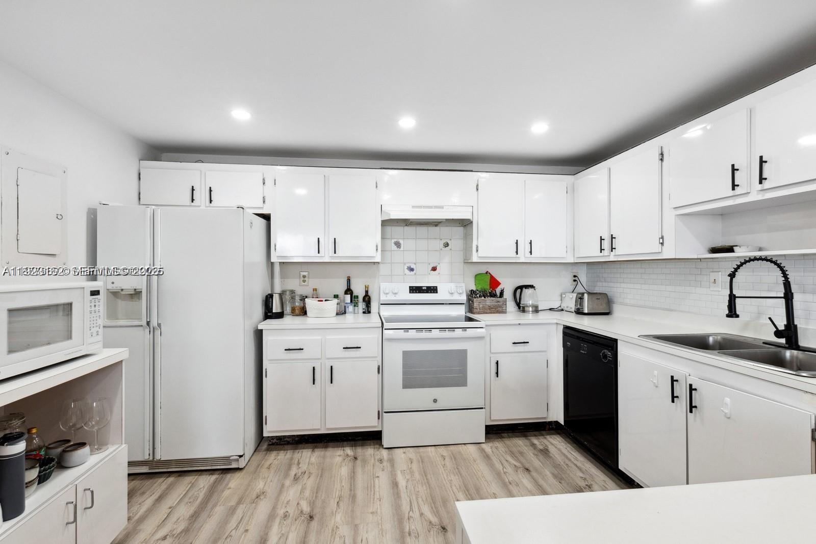 BRICKELL PLACE CONDO - Residential