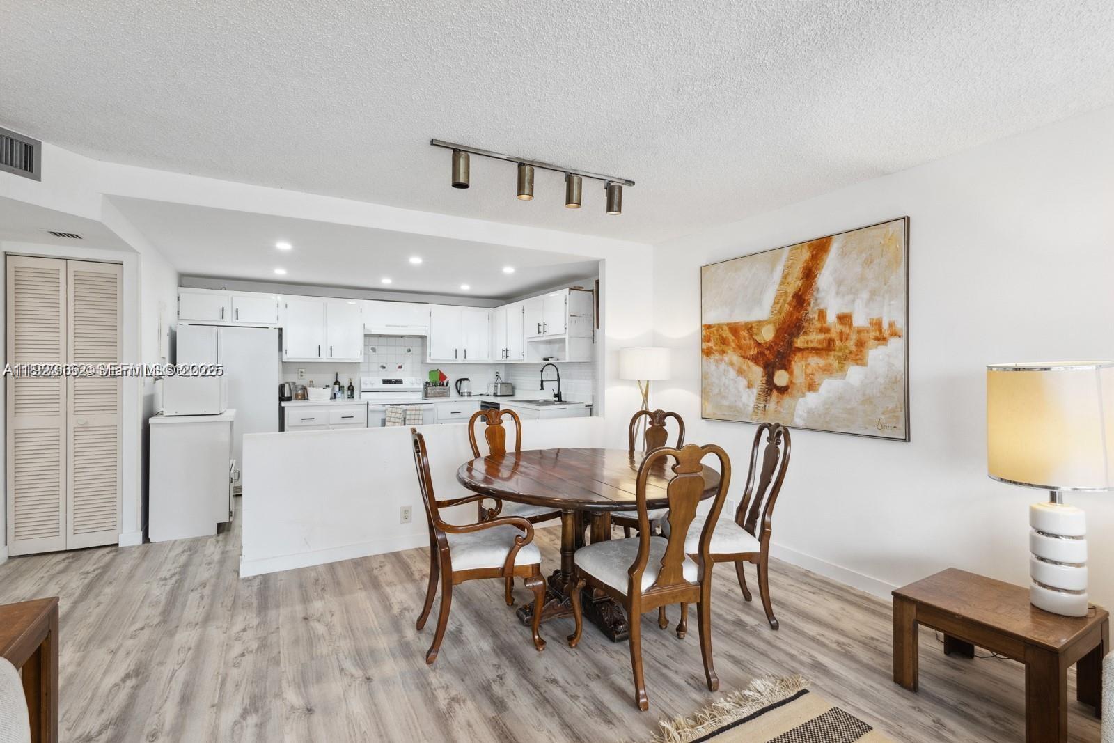 BRICKELL PLACE CONDO - Residential