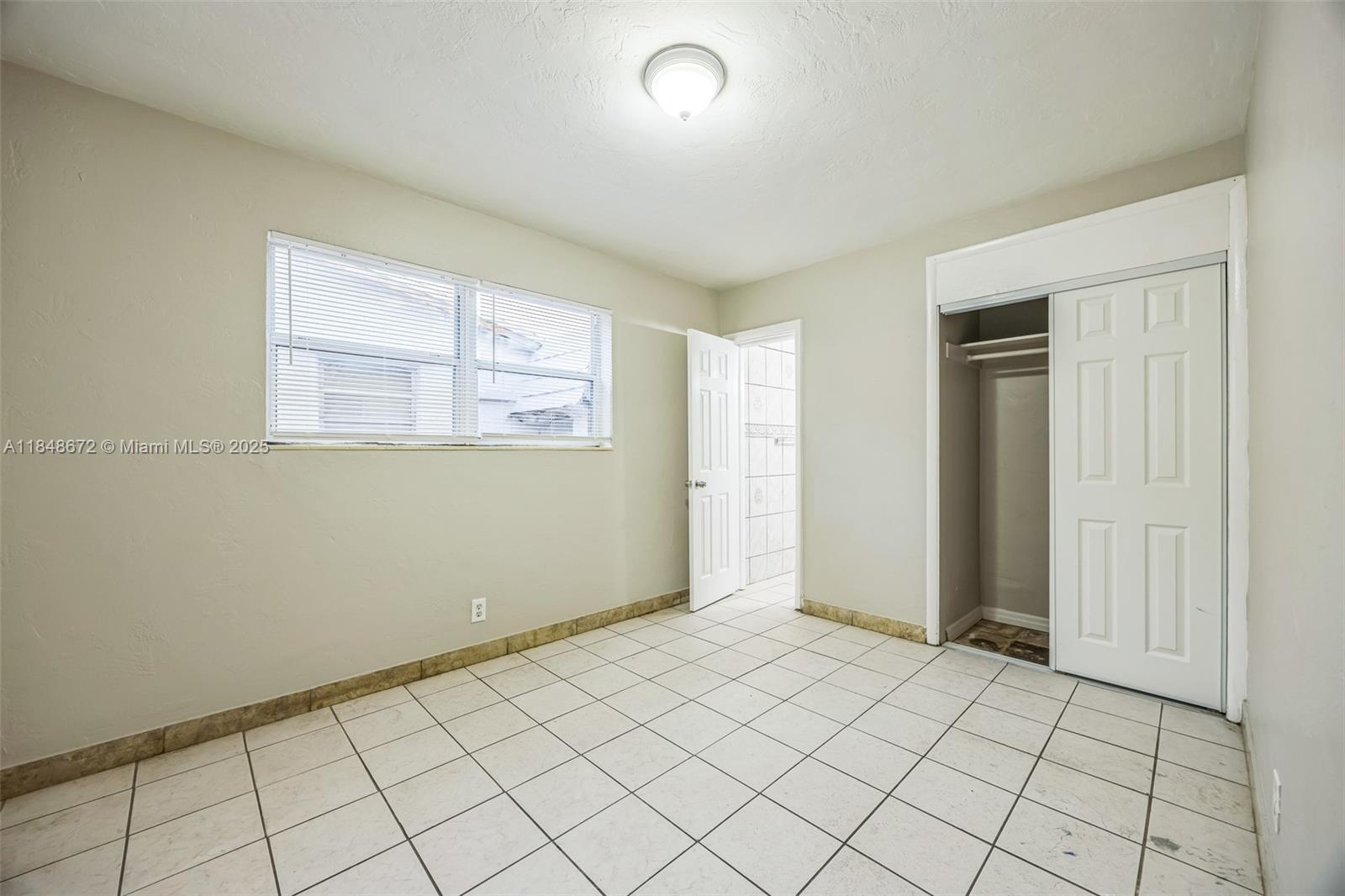 HOLLYWOOD LITTLE RANCHES - Residential