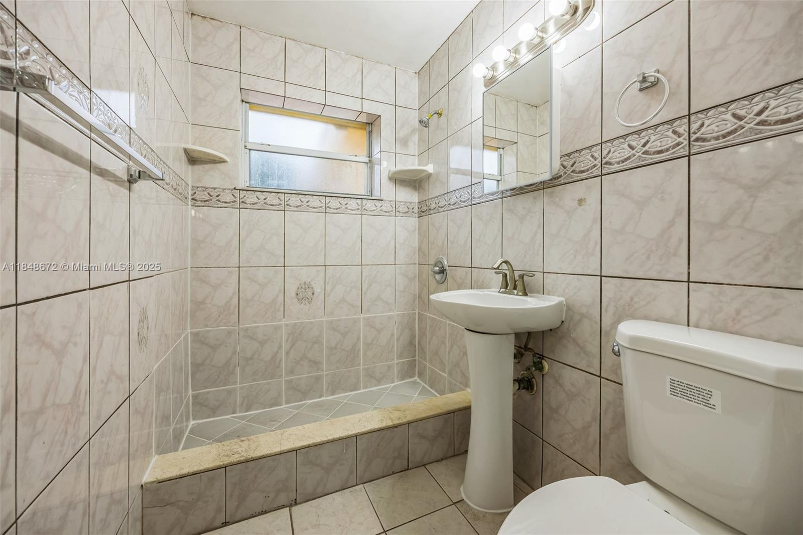 HOLLYWOOD LITTLE RANCHES - Residential