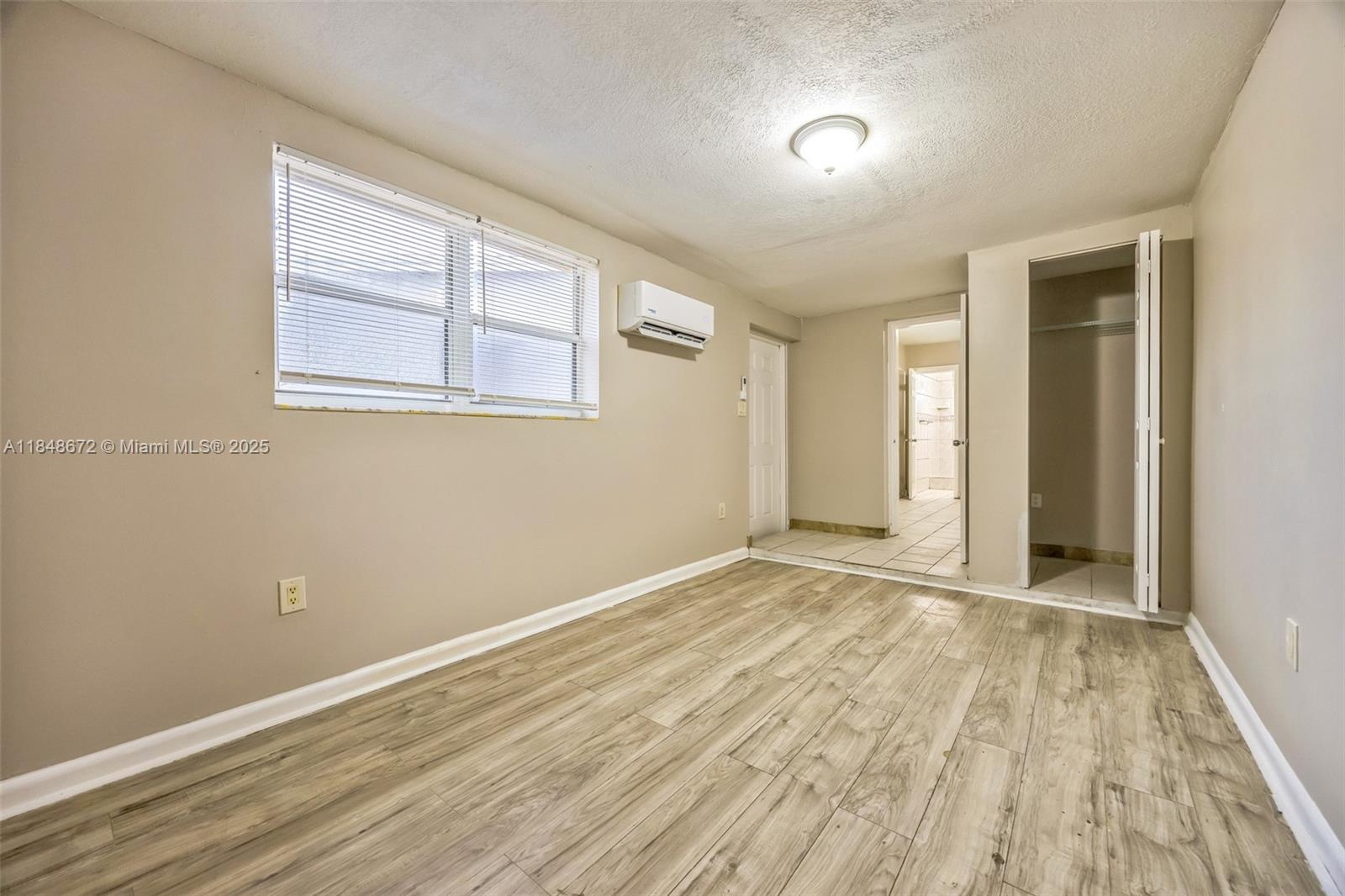 HOLLYWOOD LITTLE RANCHES - Residential