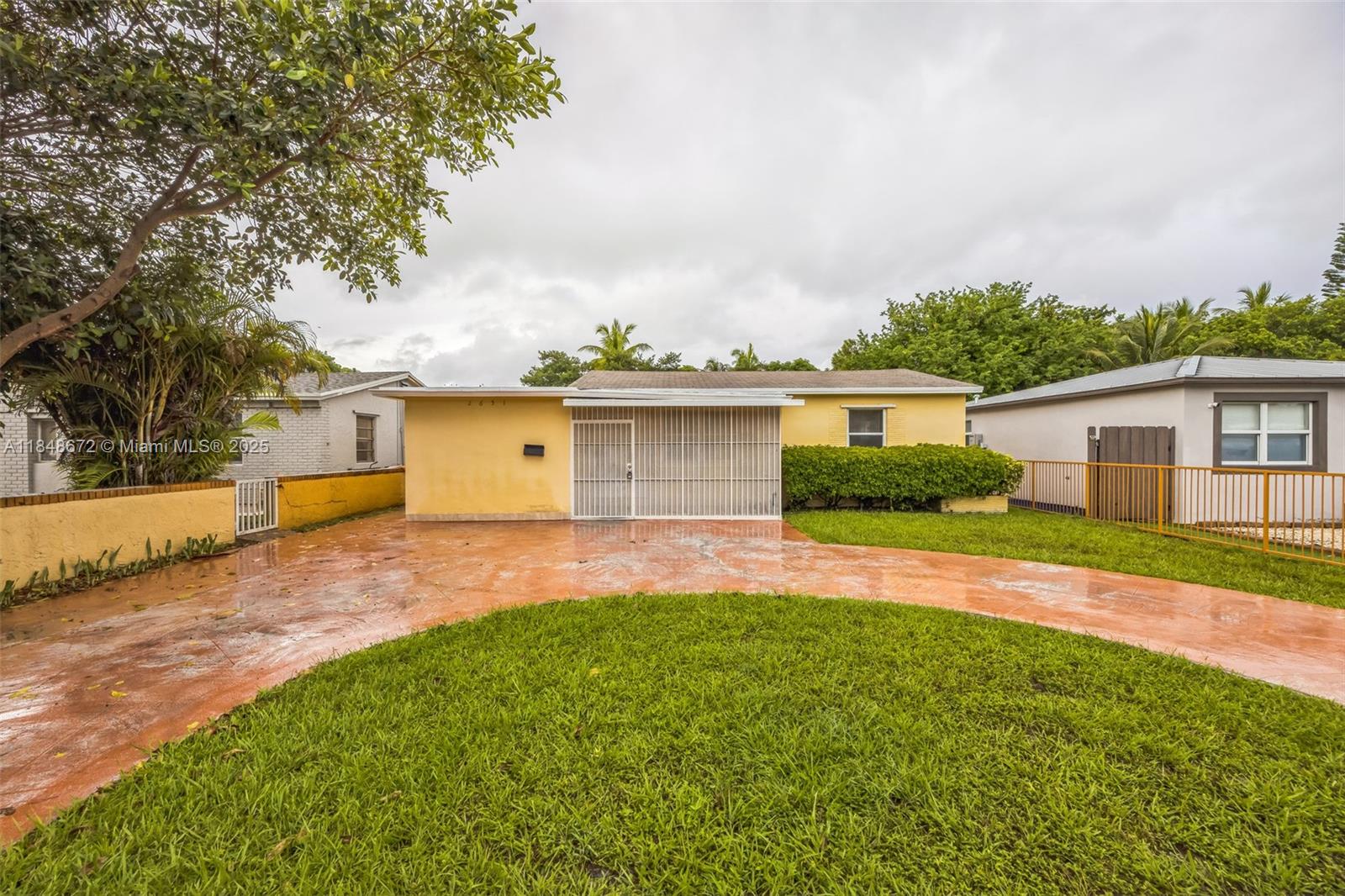 HOLLYWOOD LITTLE RANCHES - Residential