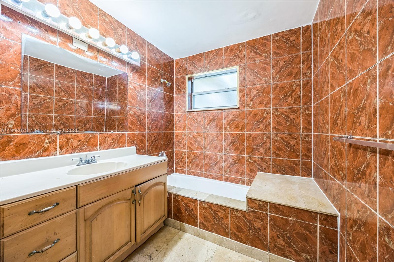 HOLLYWOOD LITTLE RANCHES - Residential