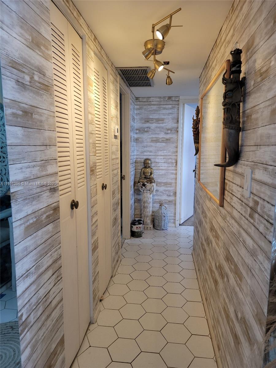 BUCKLEY TOWERS CONDO - EA - Residential