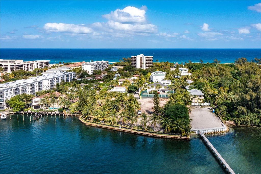 Photo of 910 NE 24th St, Boca Raton, FL 33431 (MLS # A12010475)