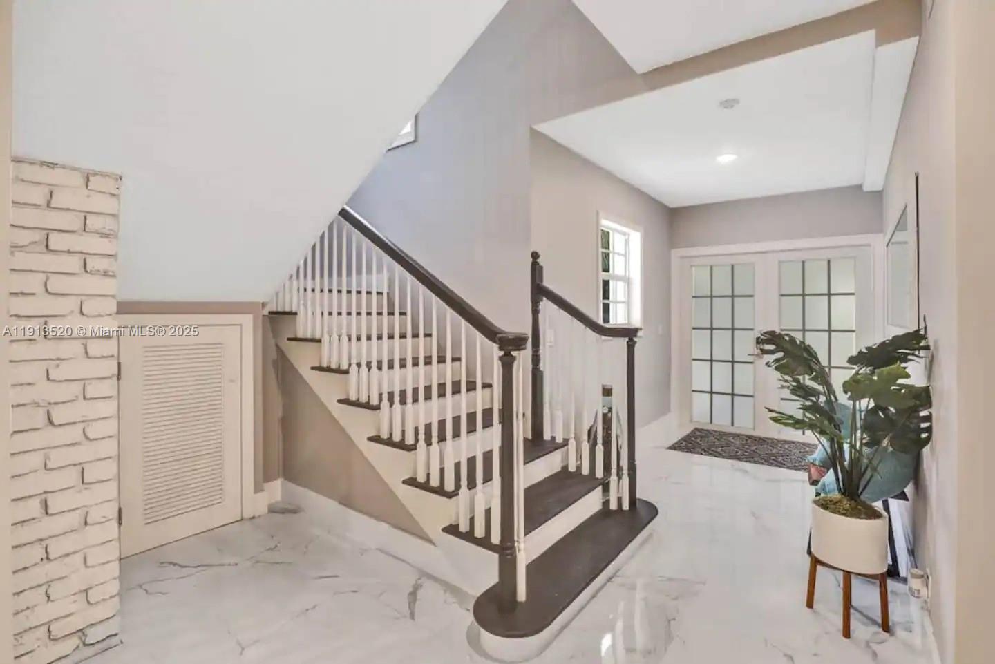 HOLLYWOOD LAKES SECTION - Residential