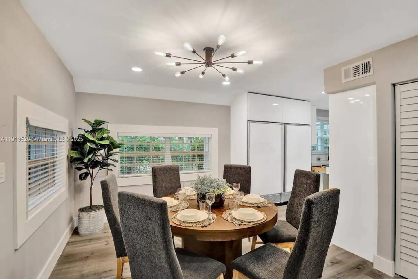 HOLLYWOOD LAKES SECTION - Residential