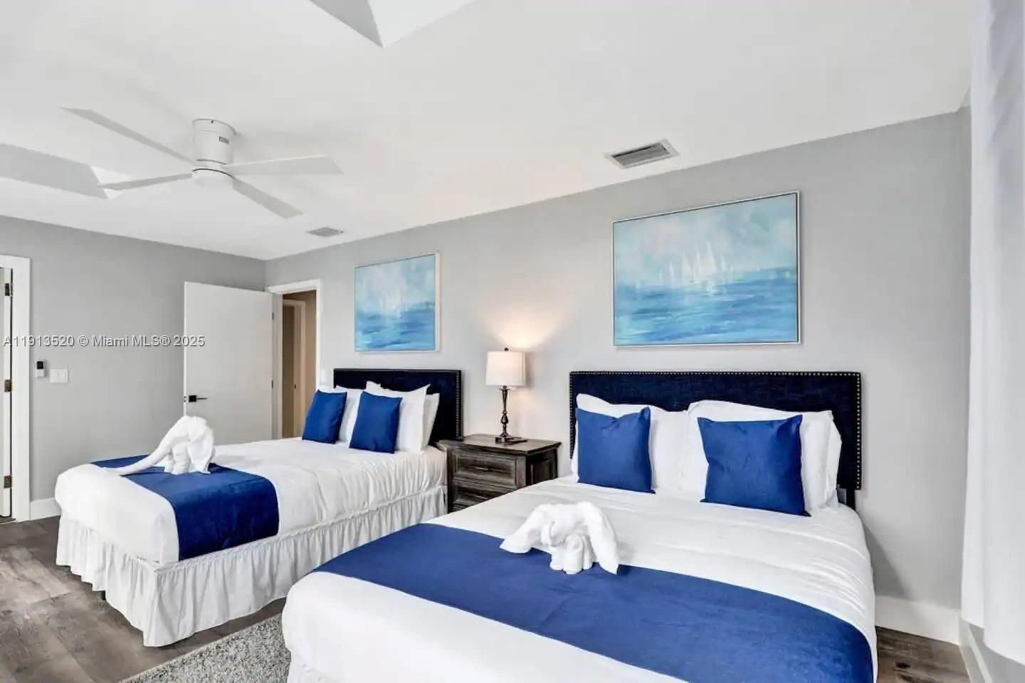 HOLLYWOOD LAKES SECTION - Residential