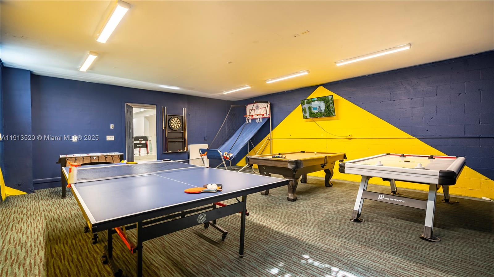 HOLLYWOOD LAKES SECTION - Residential