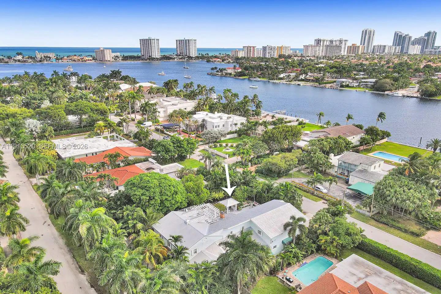 HOLLYWOOD LAKES SECTION - Residential