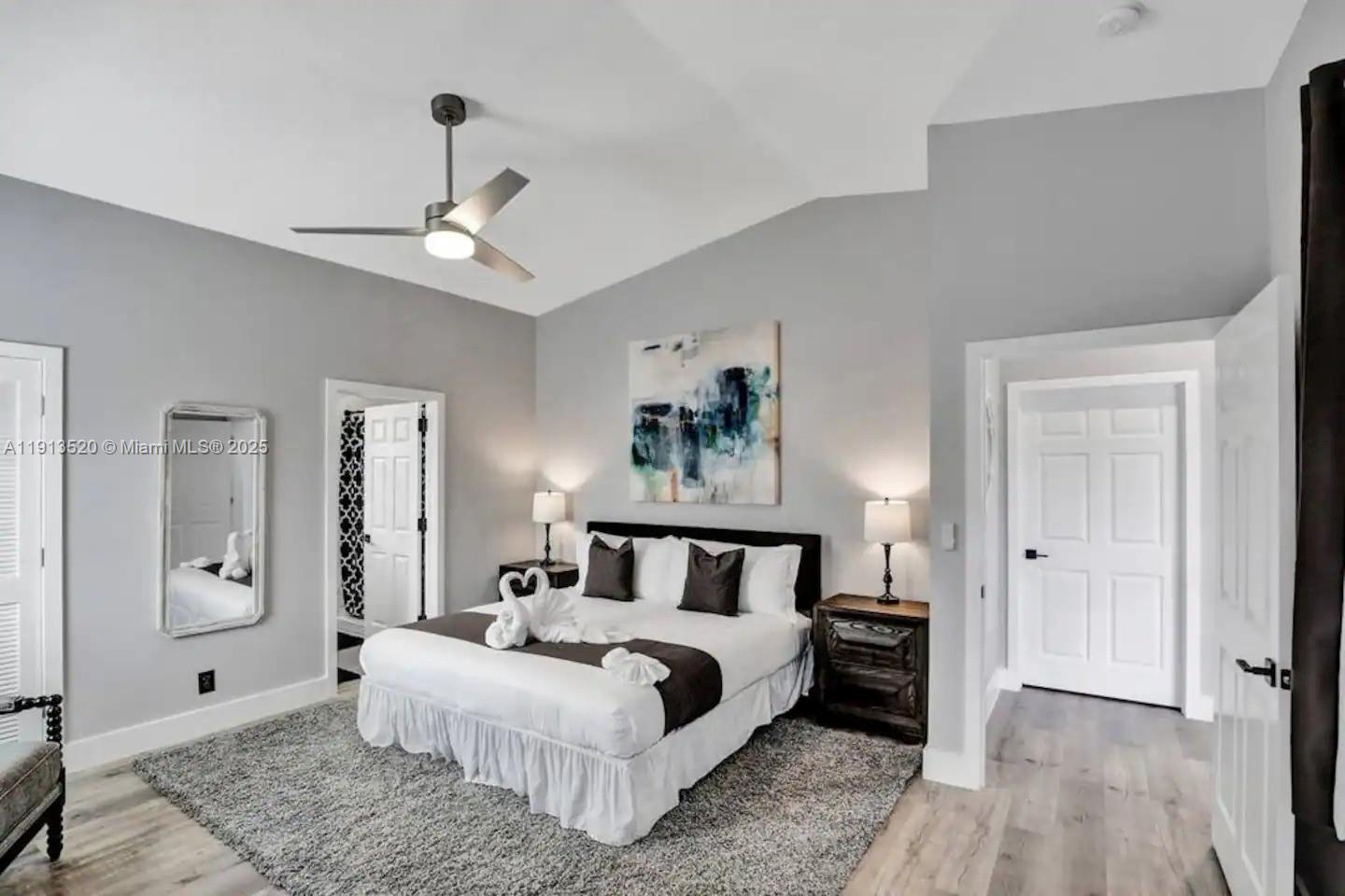 HOLLYWOOD LAKES SECTION - Residential