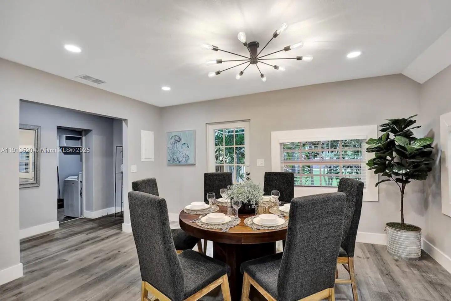 HOLLYWOOD LAKES SECTION - Residential