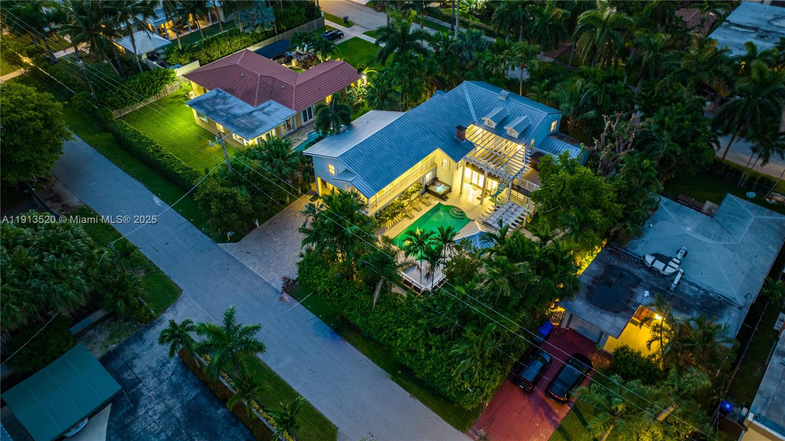 HOLLYWOOD LAKES SECTION - Residential