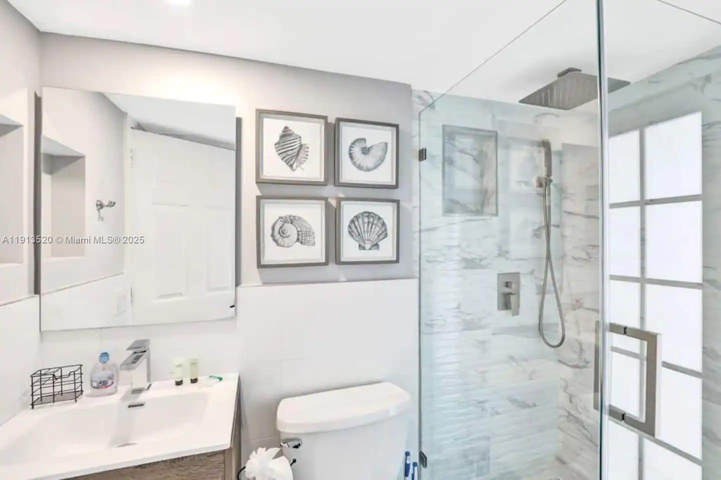 HOLLYWOOD LAKES SECTION - Residential