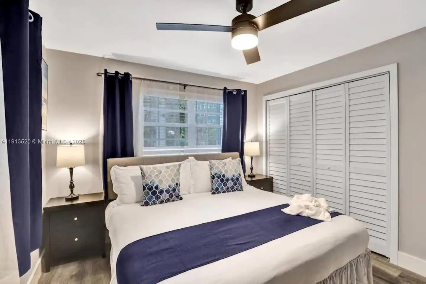 HOLLYWOOD LAKES SECTION - Residential