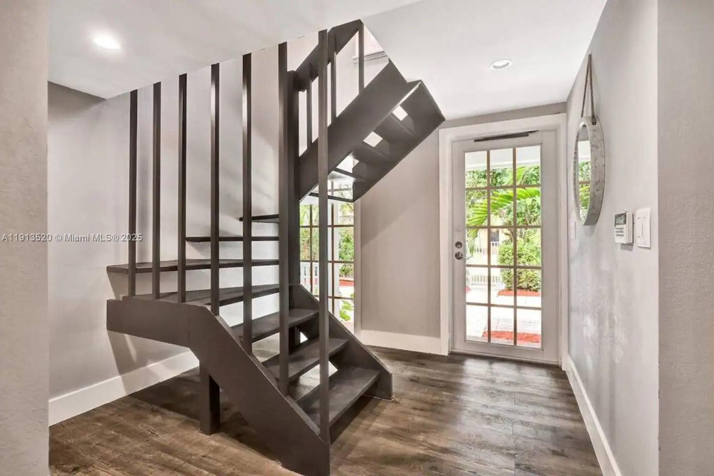 HOLLYWOOD LAKES SECTION - Residential