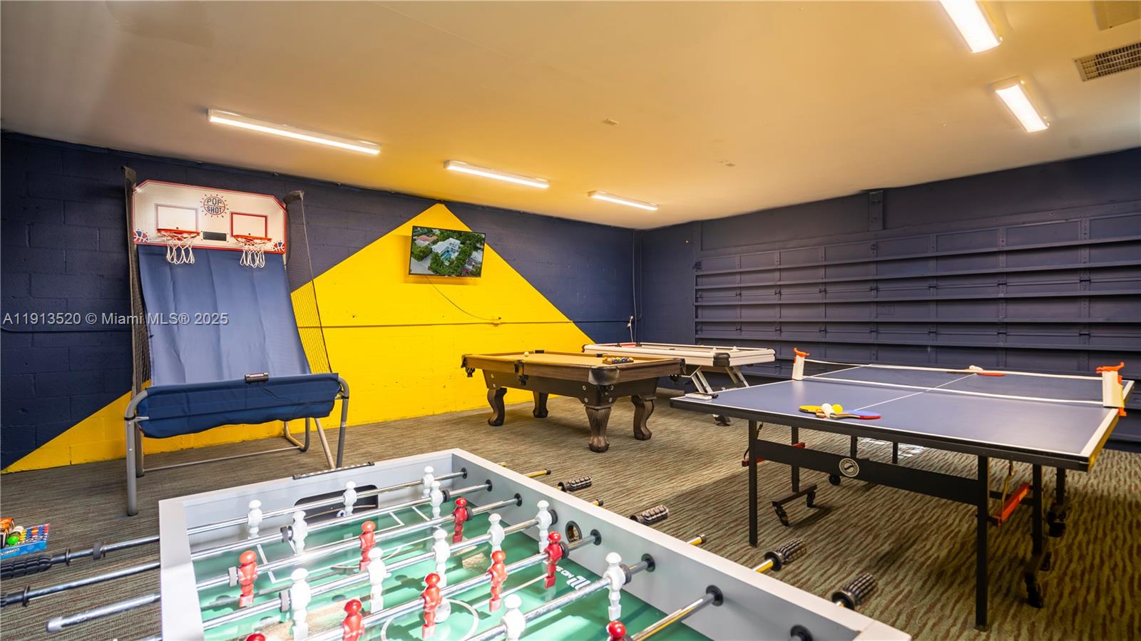 HOLLYWOOD LAKES SECTION - Residential