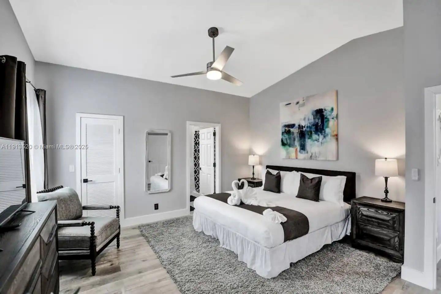 HOLLYWOOD LAKES SECTION - Residential