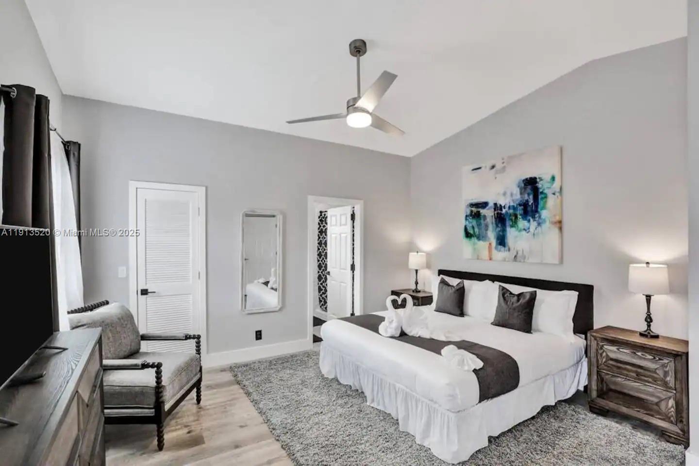 HOLLYWOOD LAKES SECTION - Residential