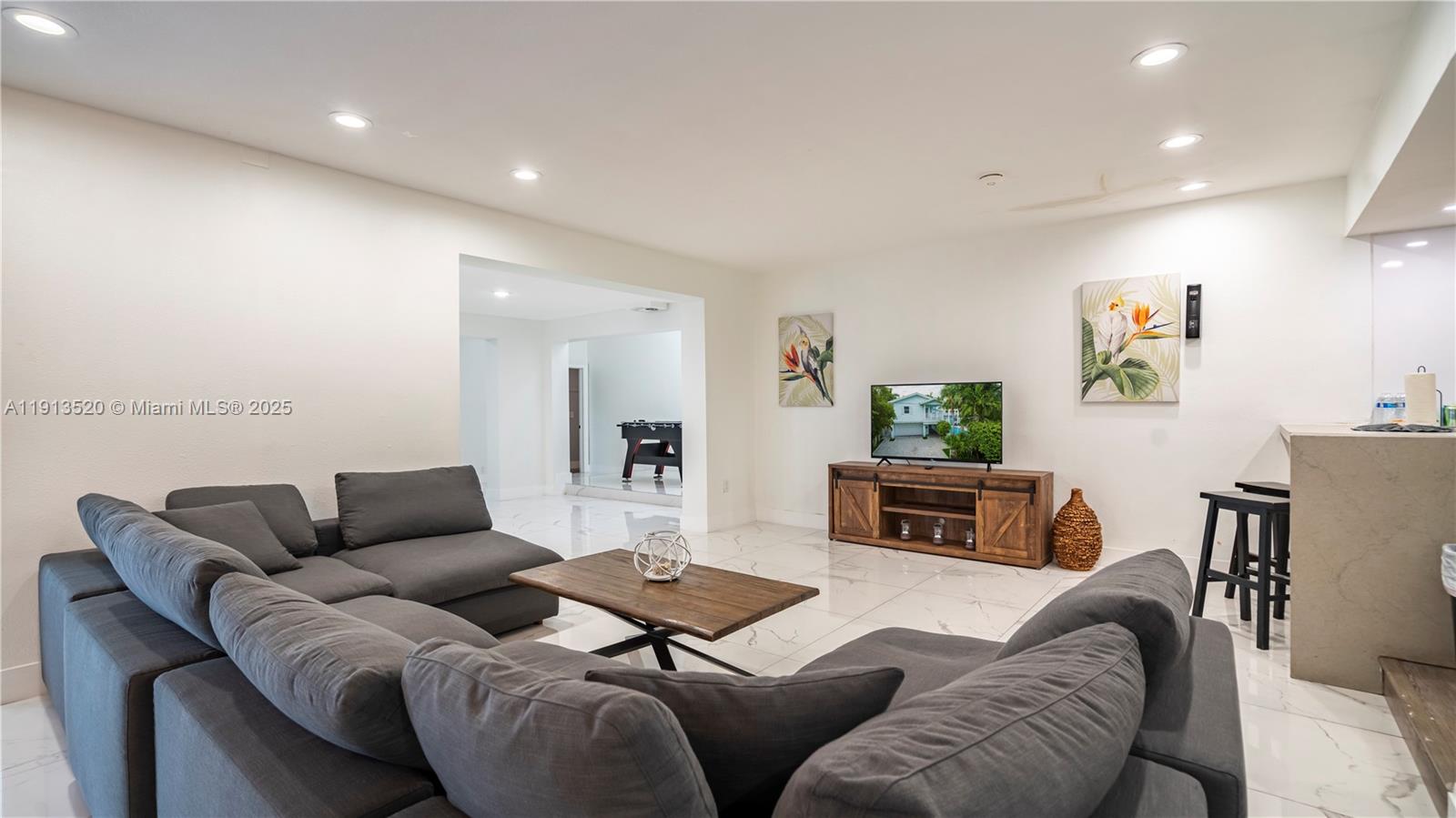 HOLLYWOOD LAKES SECTION - Residential