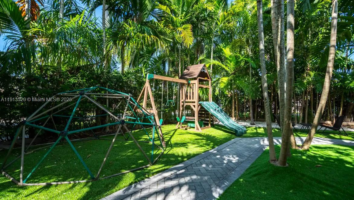 HOLLYWOOD LAKES SECTION - Residential