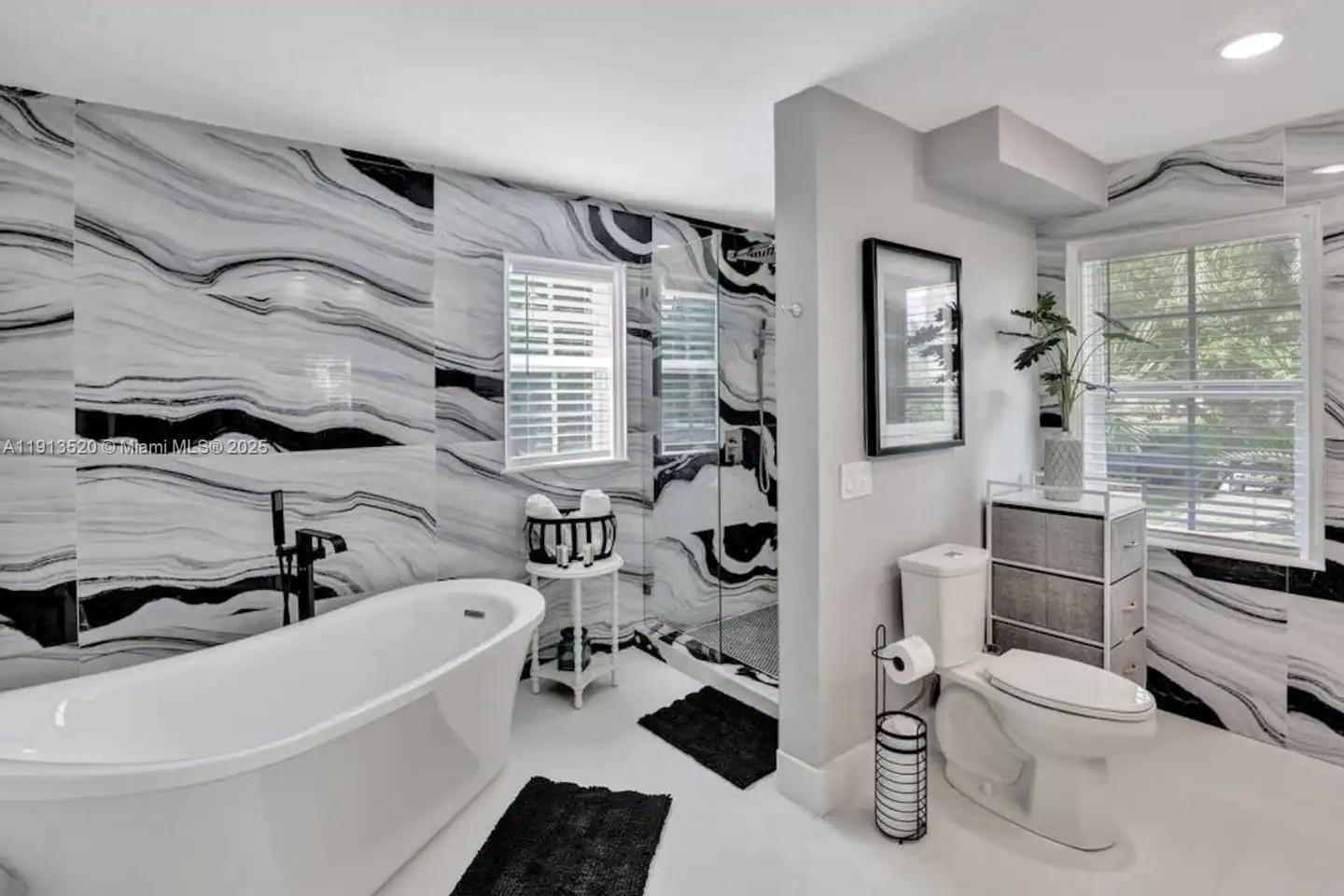 HOLLYWOOD LAKES SECTION - Residential