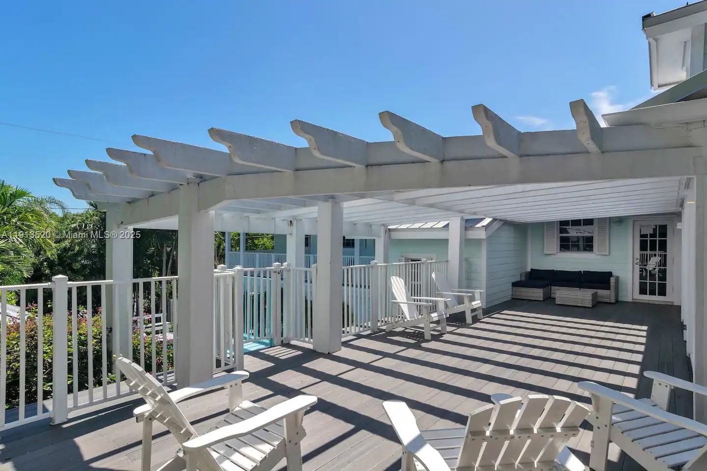 HOLLYWOOD LAKES SECTION - Residential