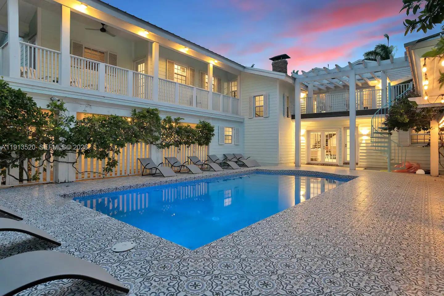 HOLLYWOOD LAKES SECTION - Residential