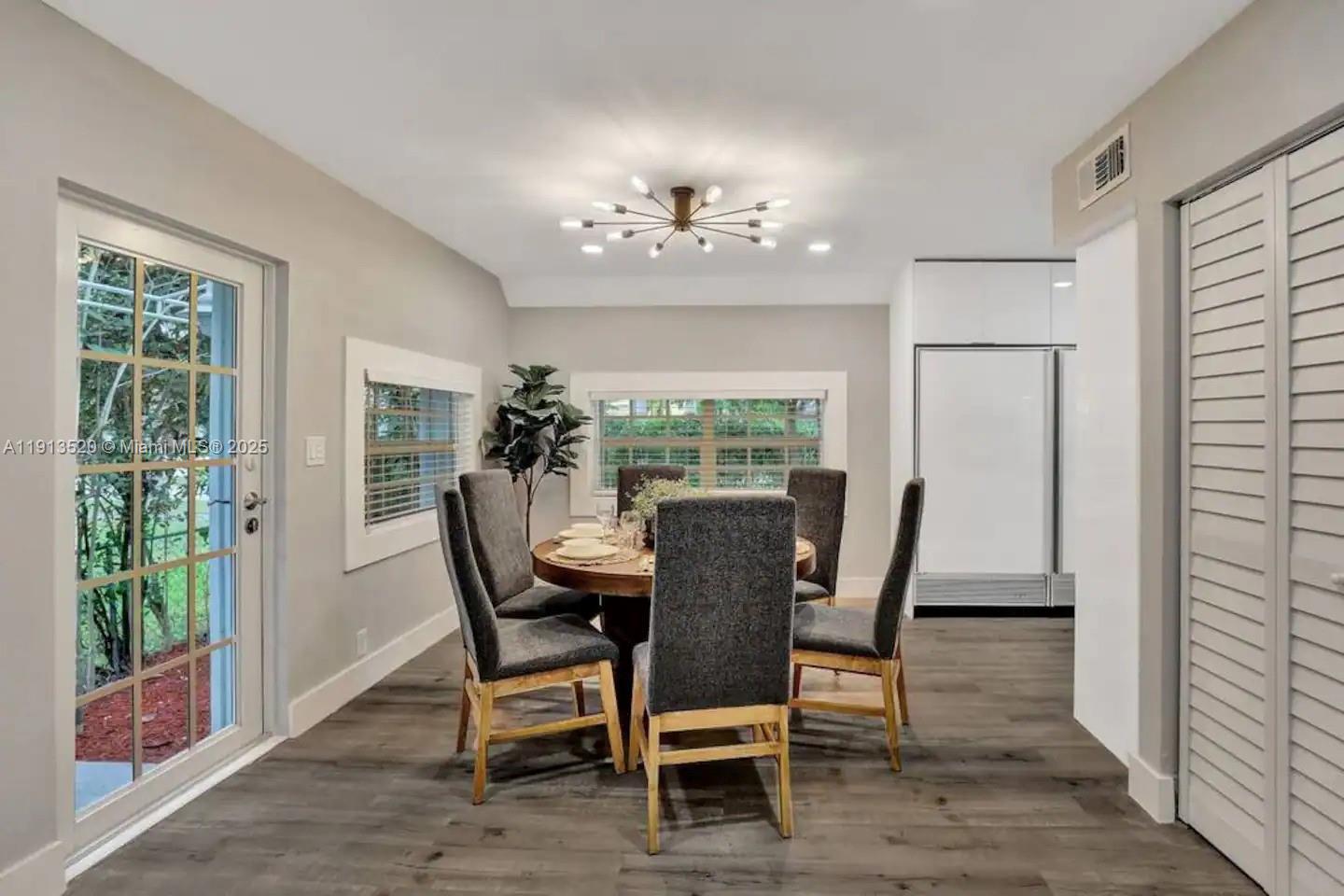 HOLLYWOOD LAKES SECTION - Residential