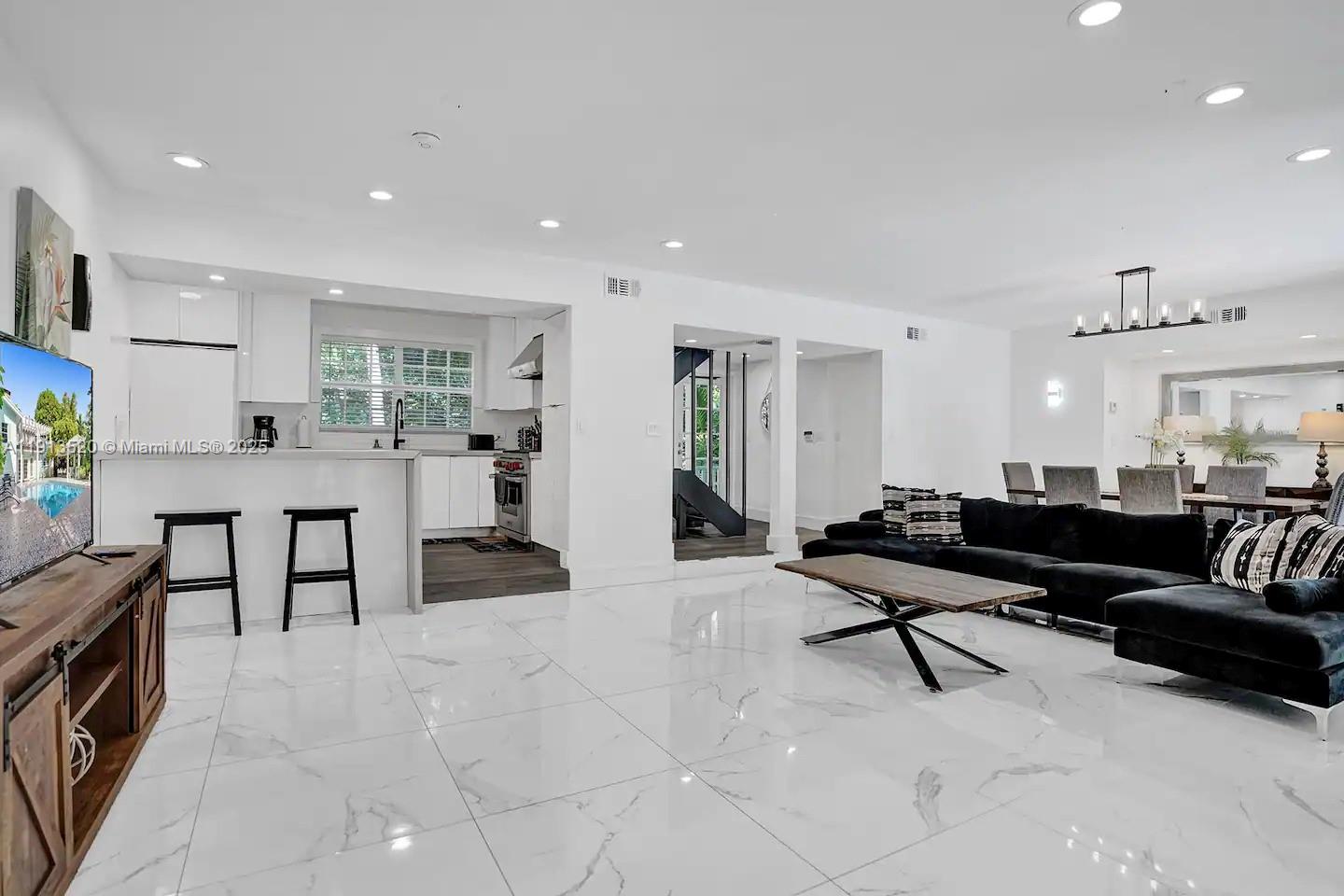 HOLLYWOOD LAKES SECTION - Residential