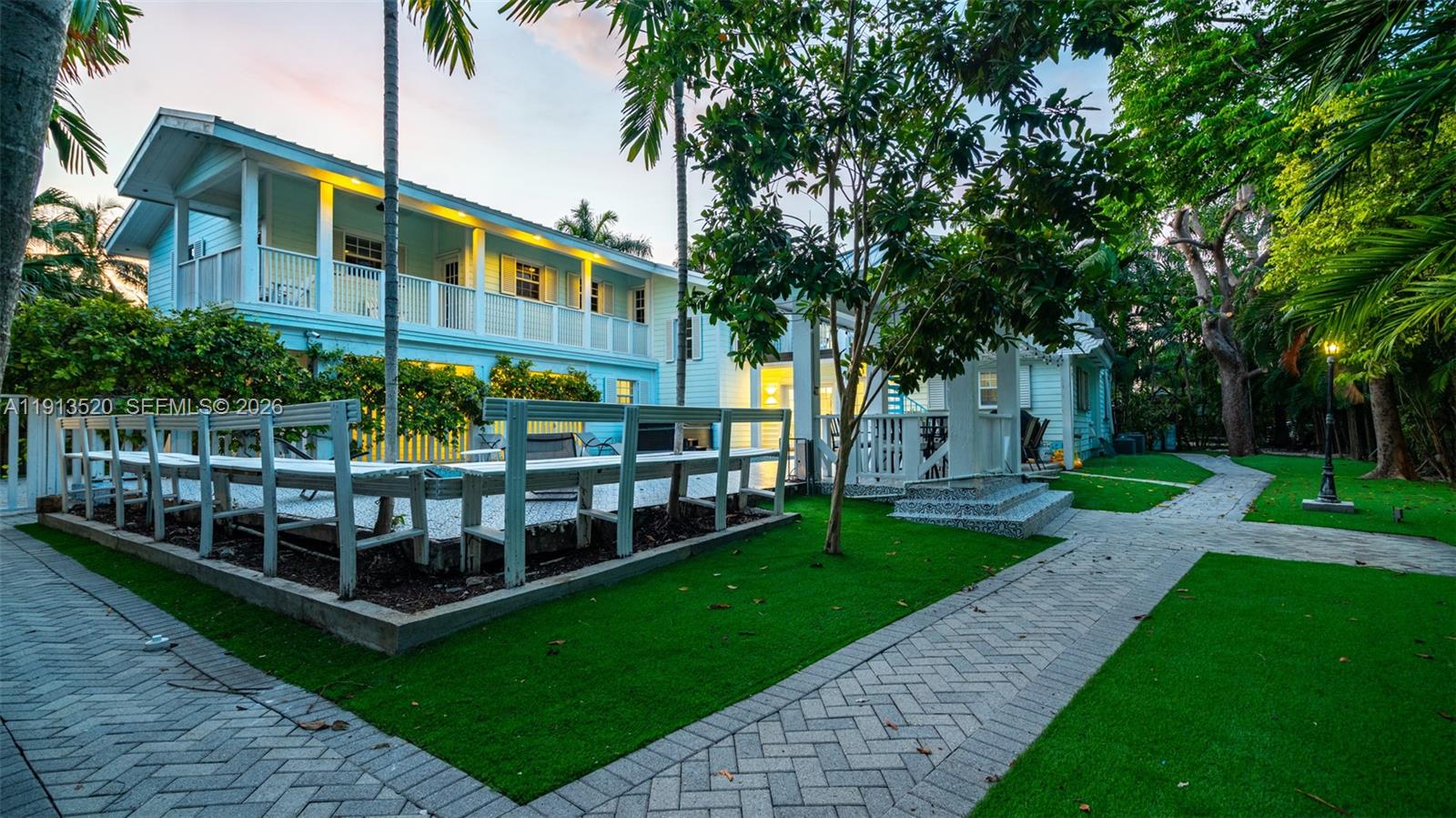 HOLLYWOOD LAKES SECTION - Residential