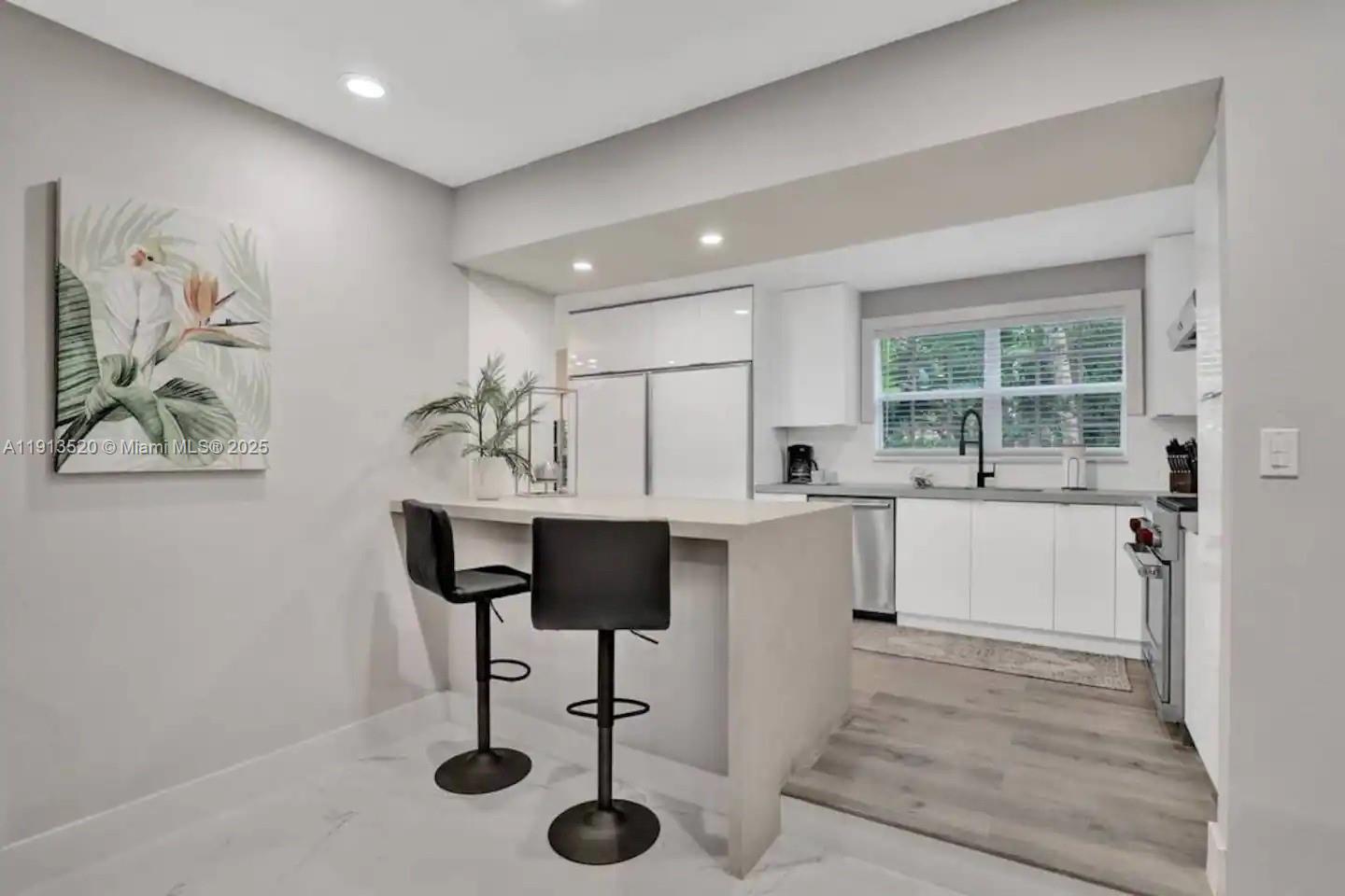 HOLLYWOOD LAKES SECTION - Residential