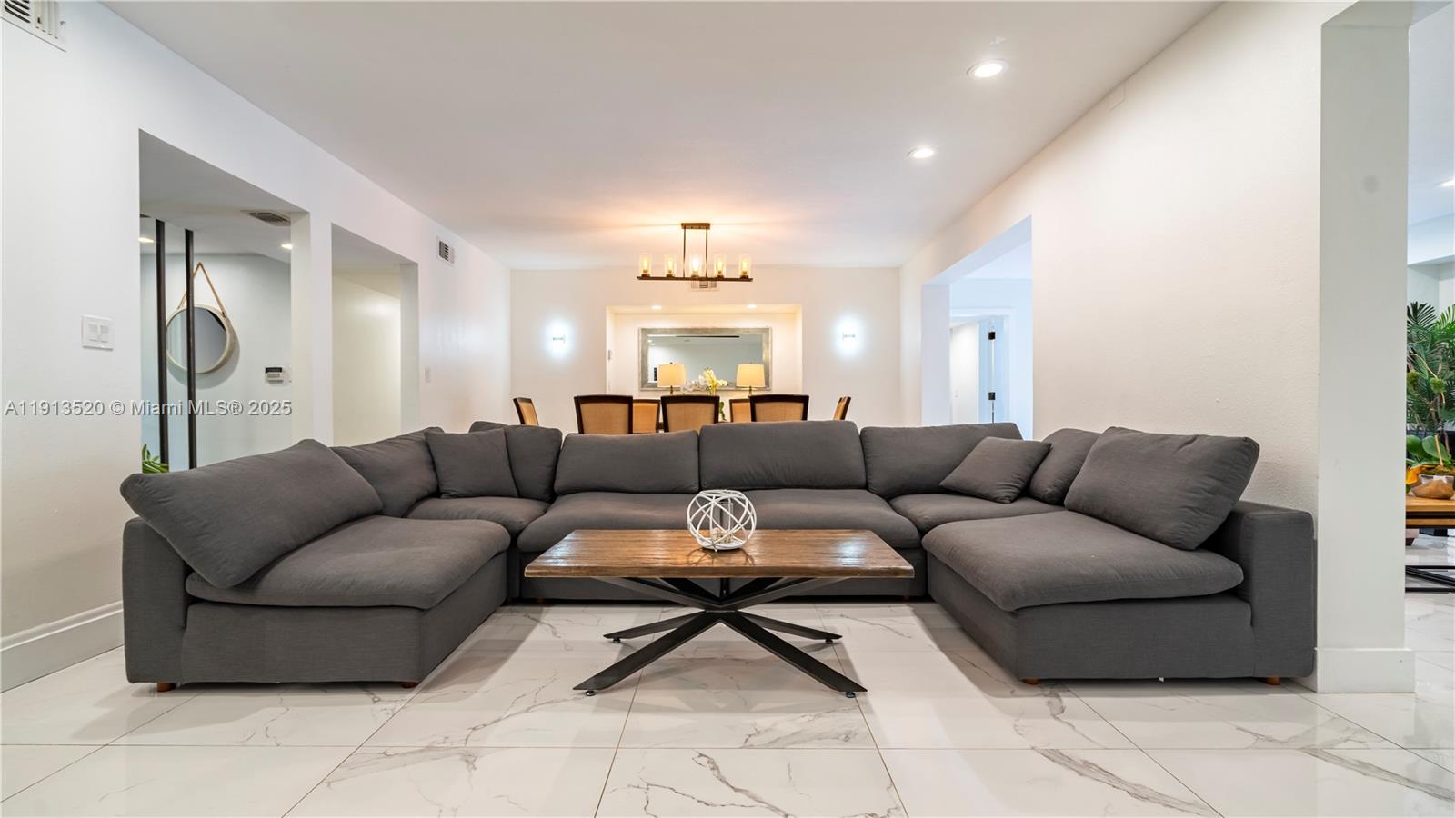 HOLLYWOOD LAKES SECTION - Residential