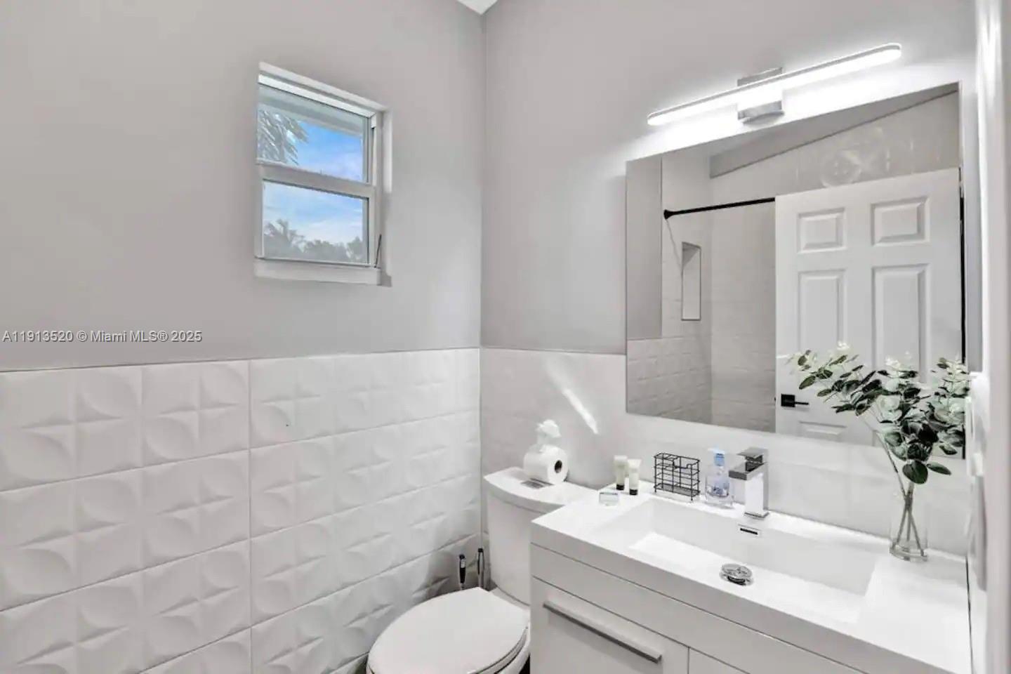 HOLLYWOOD LAKES SECTION - Residential