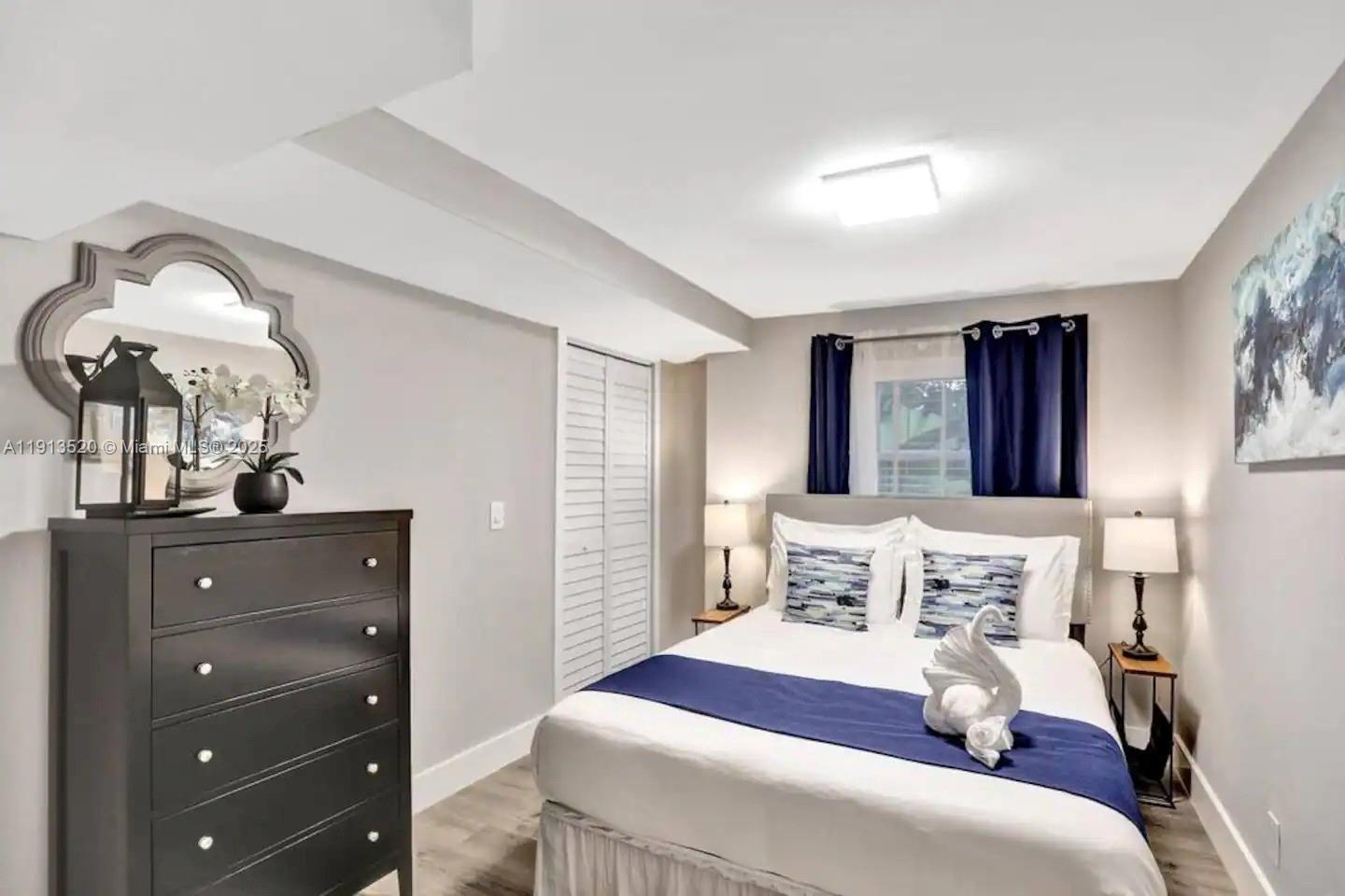 HOLLYWOOD LAKES SECTION - Residential