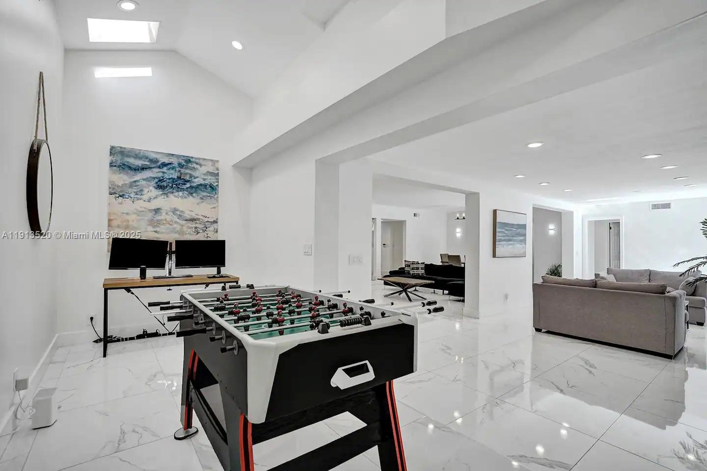 HOLLYWOOD LAKES SECTION - Residential