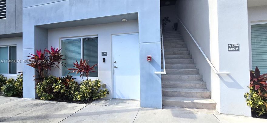 Modern and spacious 3-bedroom, 2.5-bath condo for rent in a prime location. This beautifully maintained unit features stainless steel appliances, updated finishes, and has been freshly painted throughout. Bright and open living areas create a welcoming and comfortable atmosphere.
Functional kitchen with contemporary cabinetry and stainless steel appliances. The unit offers direct access from the rear to a small green area within the condominium’s common space, providing a peaceful outdoor setting.
Community amenities include a swimming pool. One assigned parking space included.
Well-located community close to shopping centers, restaurants, and major highways. Easy to show and ready for immediate occupancy. Excellent opportunity for tenants seeking comfort, style, and convenience.