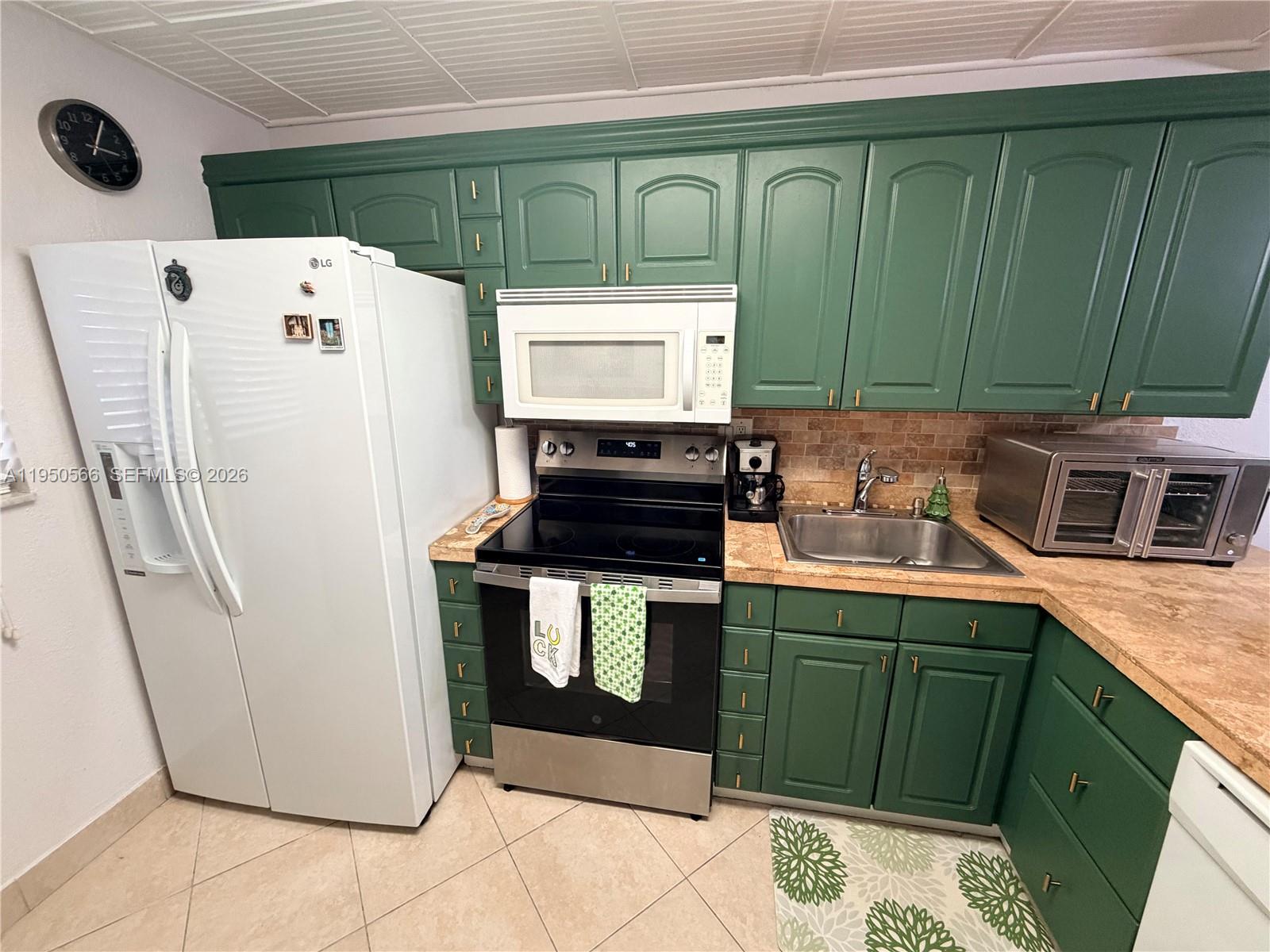 CONDOMINIUM 3 OF ENVIRON - Residential