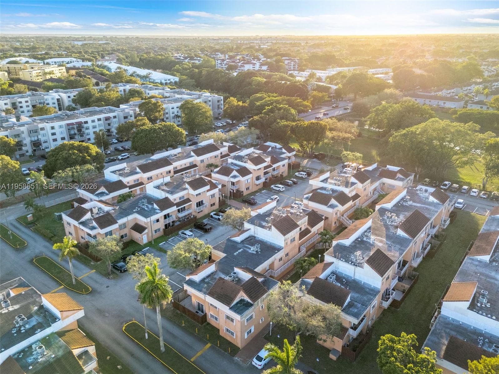 THE SEASONS VILLAS & THMS - Residential