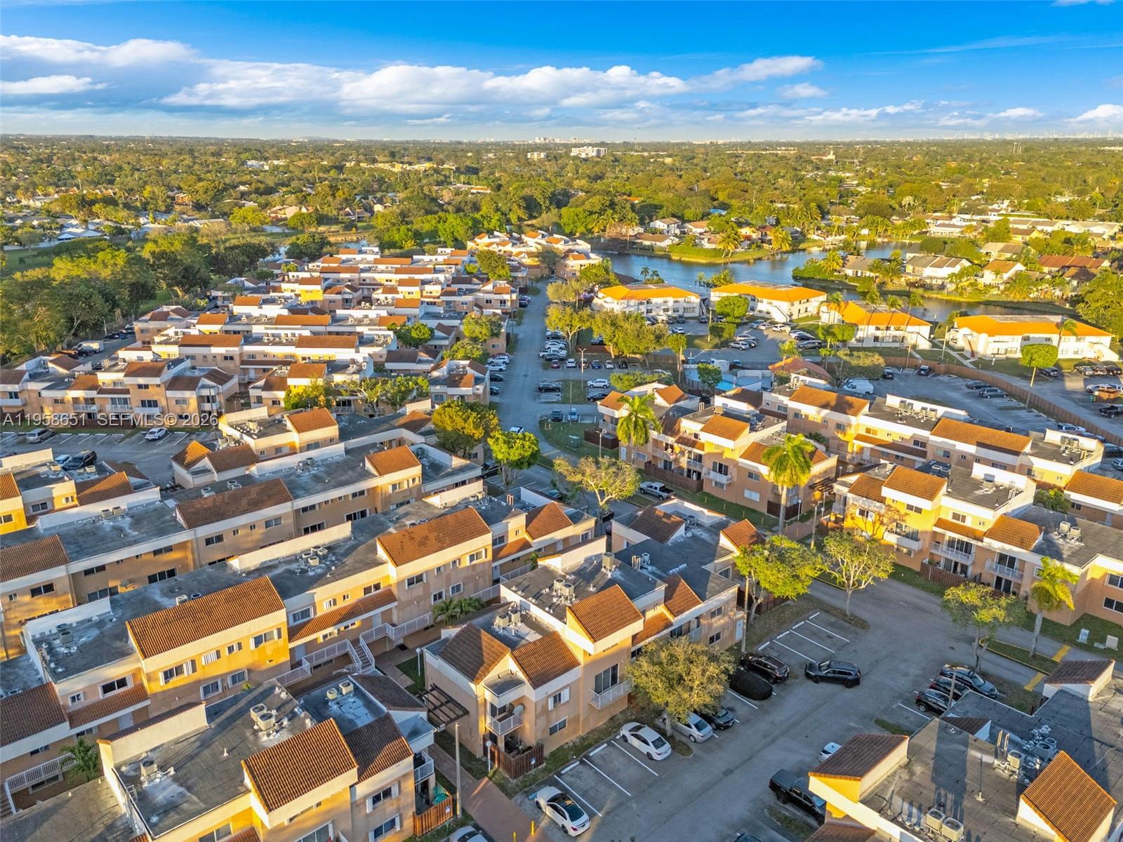 THE SEASONS VILLAS & THMS - Residential