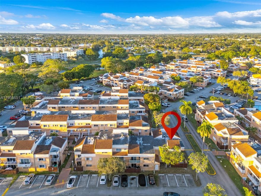 Spacious 3-bedroom, 2-bath corner unit located on the first floor in the heart of West Kendall. This apartment offers exceptional natural light throughout and of a fenced backyard that wraps around the unit—perfect for outdoor living and entertaining. Features include an in-unit washer and dryer, a functional layout, and added privacy as a corner residence. Conveniently located near shopping, dining, parks, and major roadways.