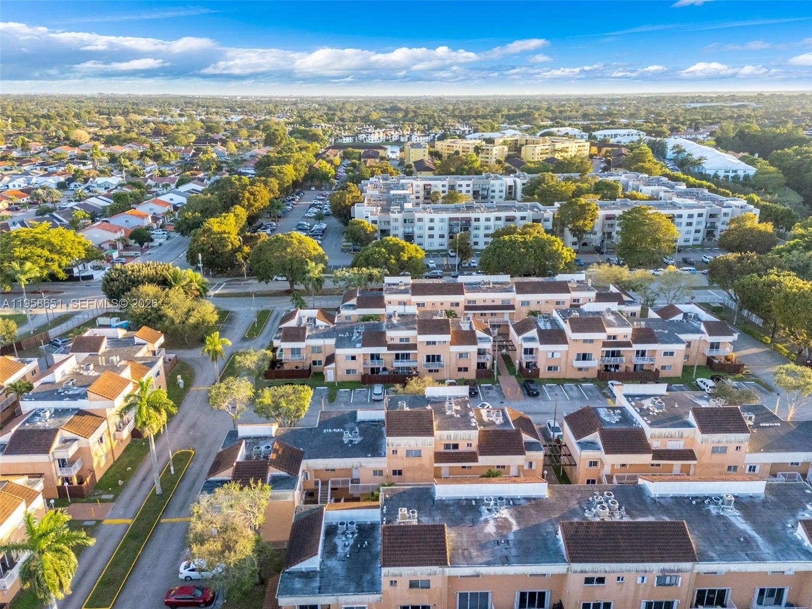 THE SEASONS VILLAS & THMS - Residential