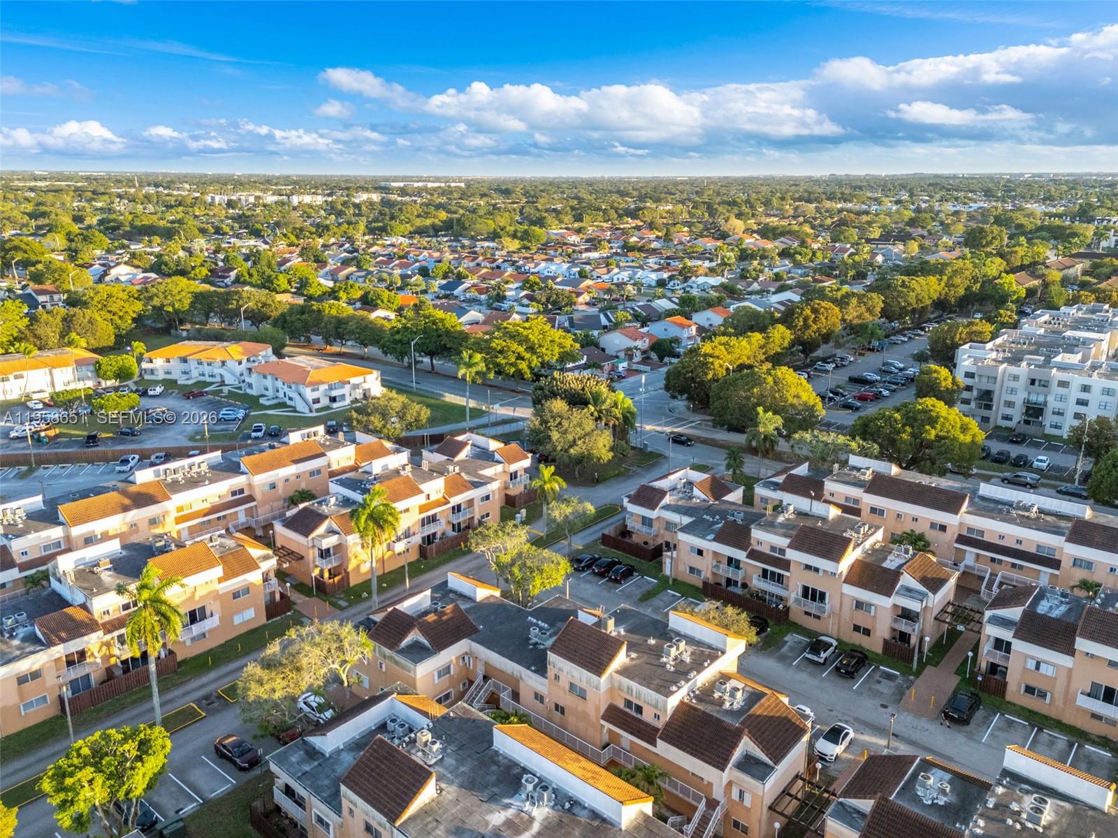 THE SEASONS VILLAS & THMS - Residential