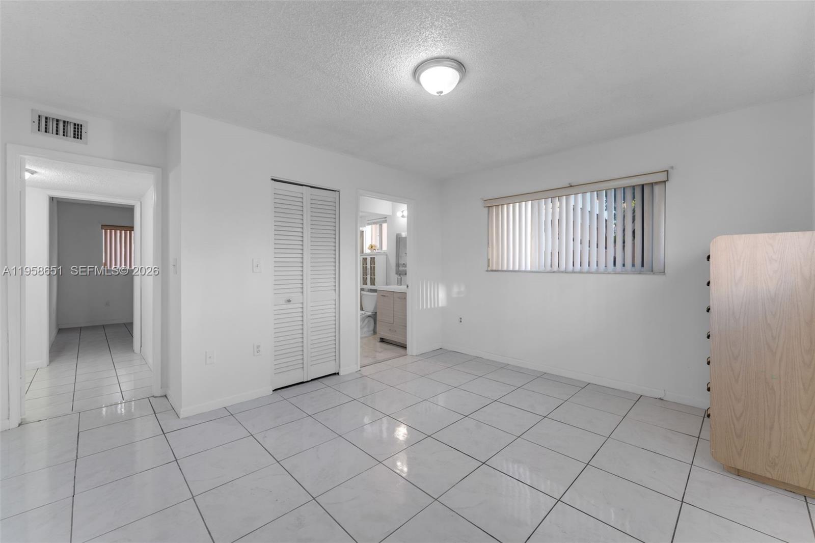 THE SEASONS VILLAS & THMS - Residential