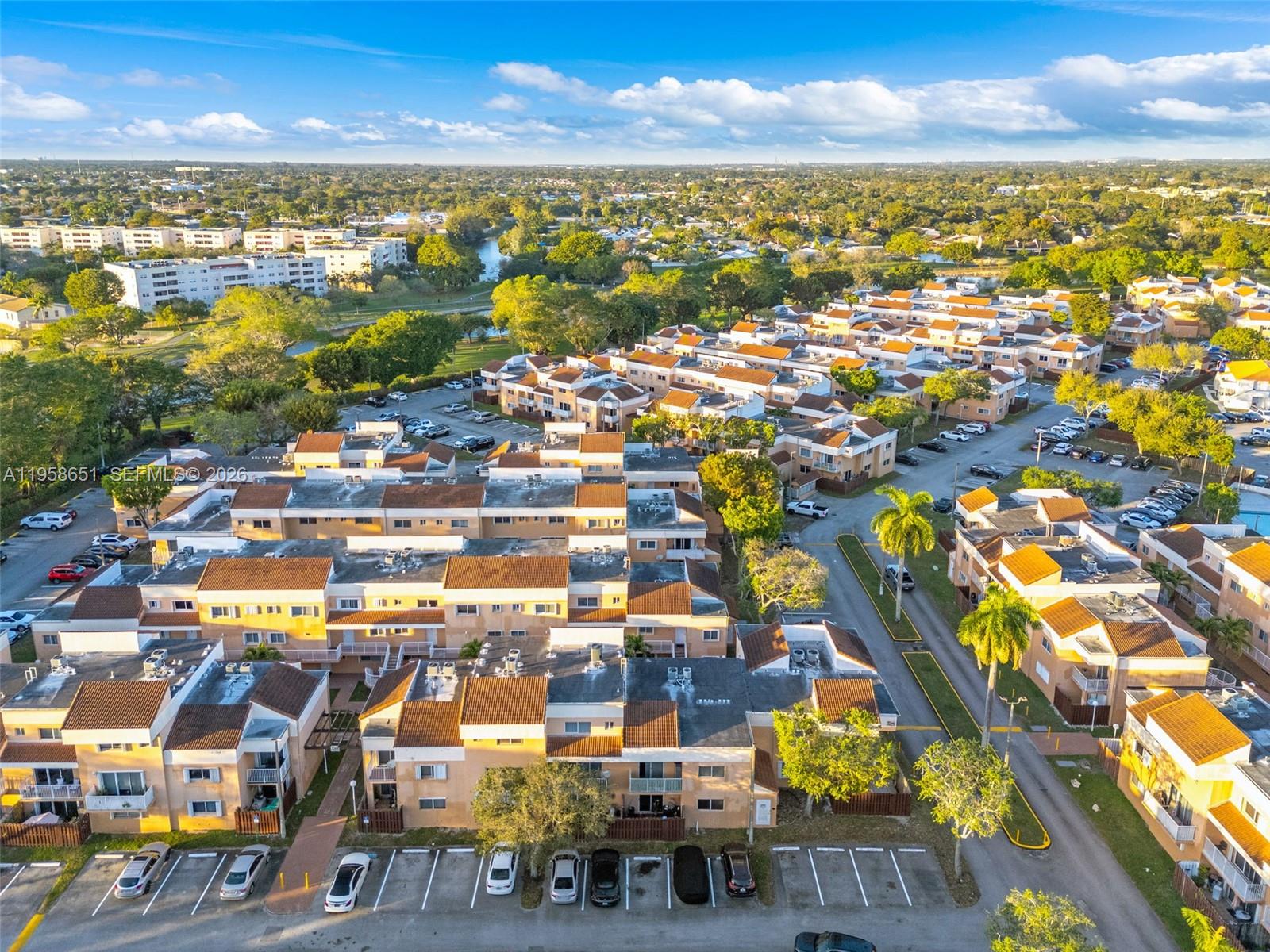 THE SEASONS VILLAS & THMS - Residential