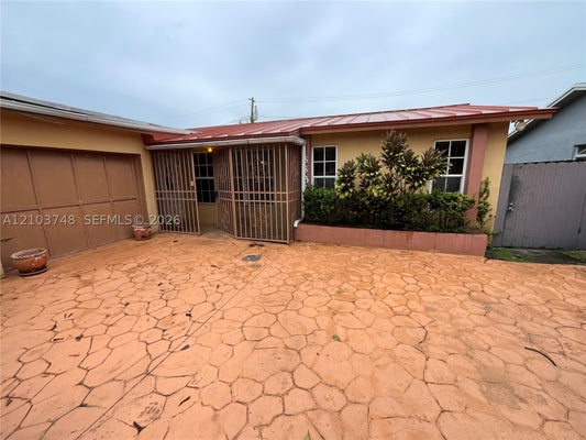8837 N CRESCENT DR, MIRAMAR, FL 33025 - Image dacabc3aa57fea801bda27711a7ee603/2379920510