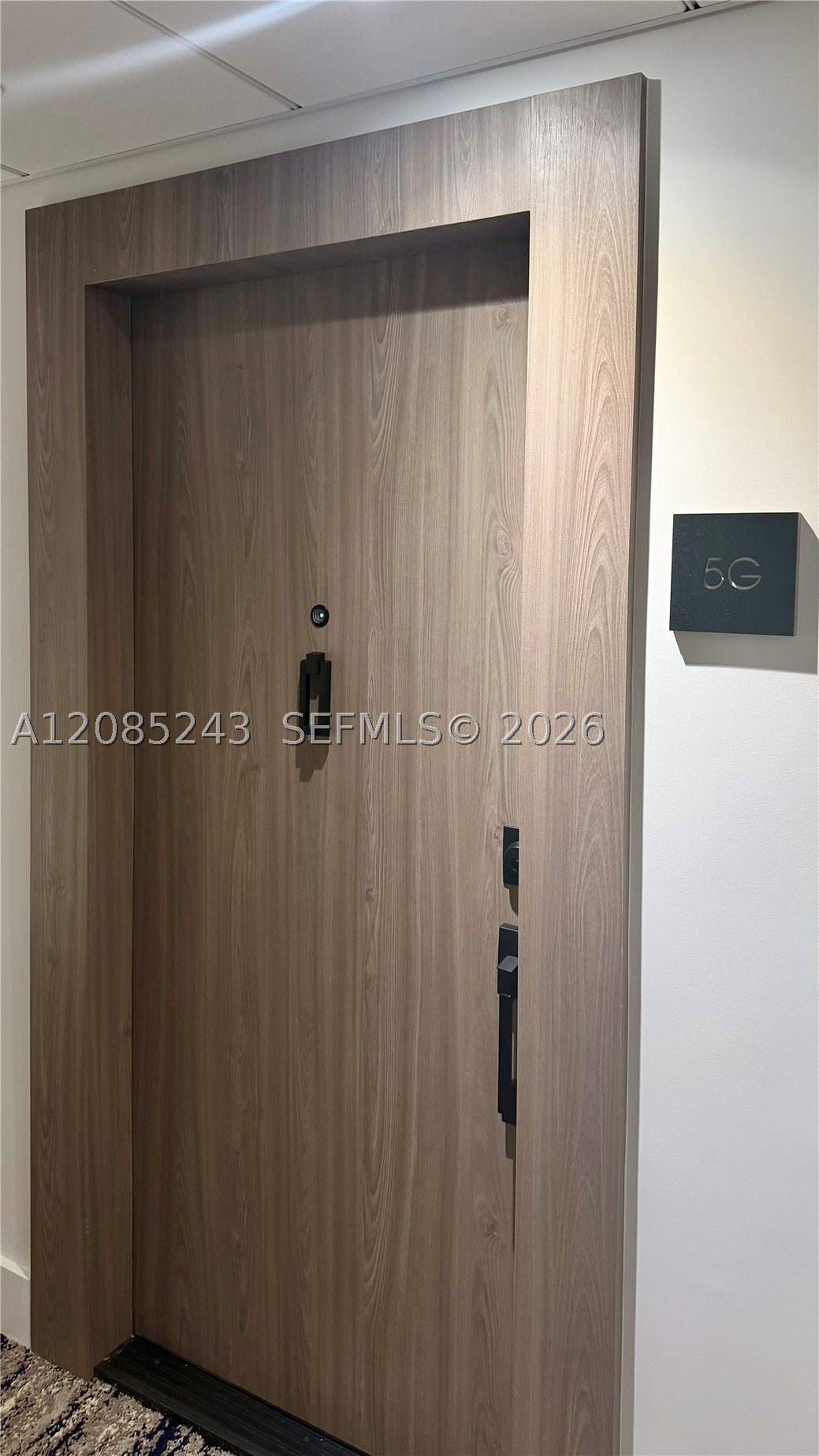 5825 Collins Ave 5G