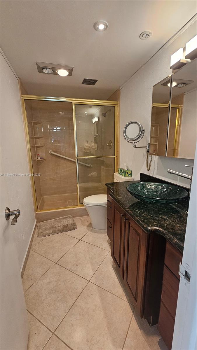 HEMISPHERES CONDO - Residential Lease