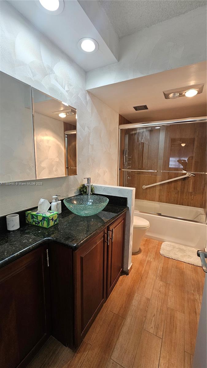 HEMISPHERES CONDO - Residential Lease