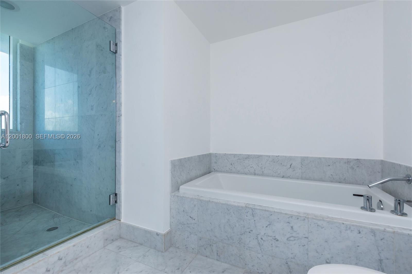 VIZCAYNE NORTH CONDO - Residential Lease